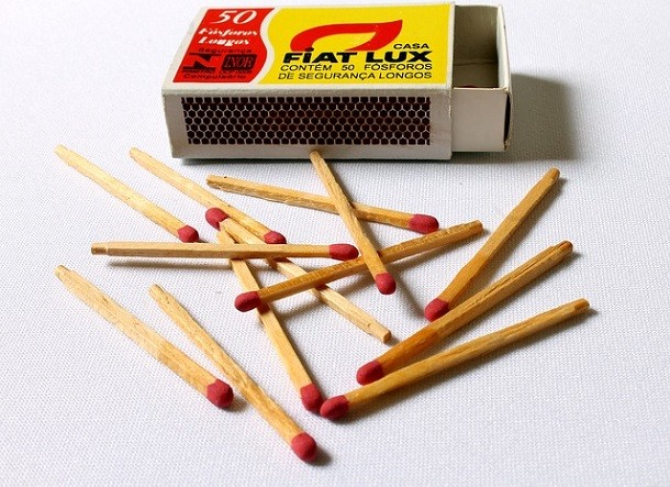 matches with box