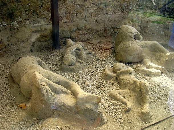 pompeii petrified bodies
