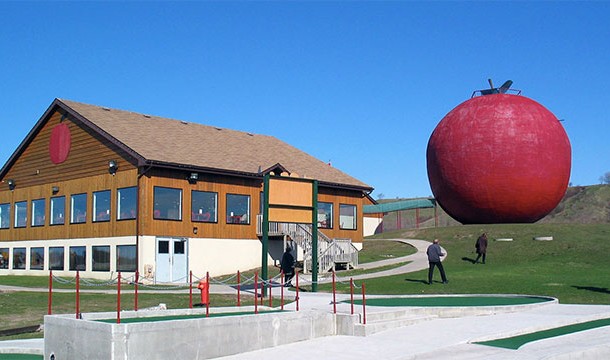 The World's Largest Apple (Canada)