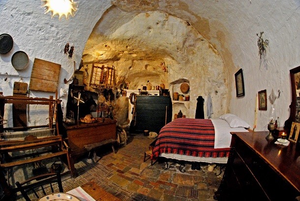 Casa-grotta-matera-underground-room
