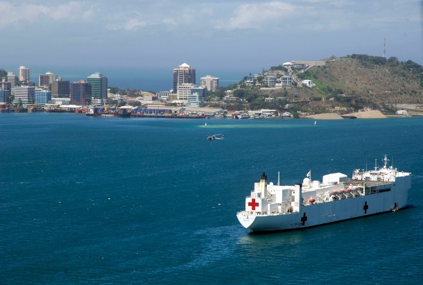 US_Navy_080811-N-8878B-434_The_Military_Sealift_Command_hospital_ship_USNS_Mercy_(T-AH_19)_anchored_off_the_coast_of_Papua_New_Guinea_in_support_of_Pacific_Partnership_2008