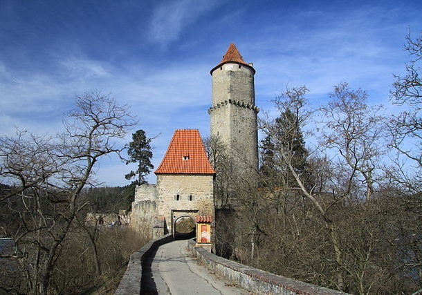 Zvíkov_castle_in_spring