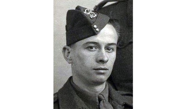 Horace Greasley, a British soldier, escaped and re-entered a POW camp more than 200 times because he fell in love with the daughter of the camp's director