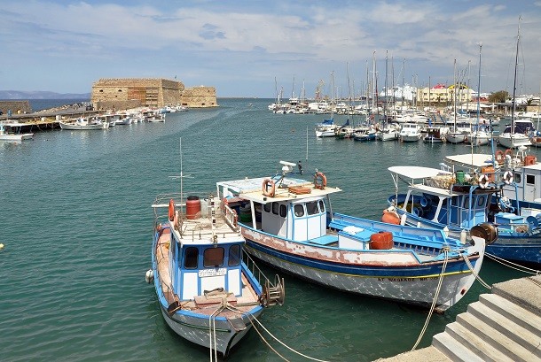 Heraklion_old_harbour_in_Crete,_Greece
