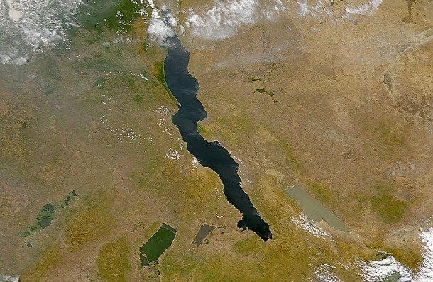 NASA_-_Visible_Earth,_Lakes_of_the_African_Rift_Valley & Lake Tanganyika