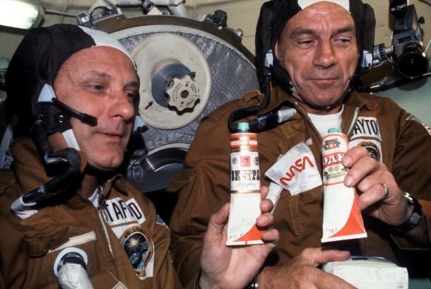 NASA_astronauts_toasting_with__vodka__in_space_-_AST-03-175
