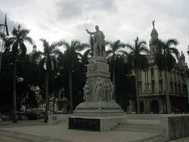 Matias Perez's statue
