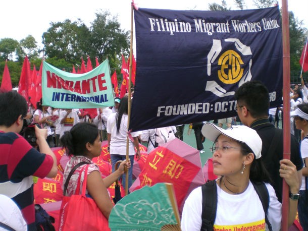 Filipino protesters
