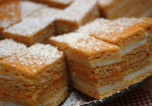 Hungarian_Honey_Cake_(Mézes_krémes)