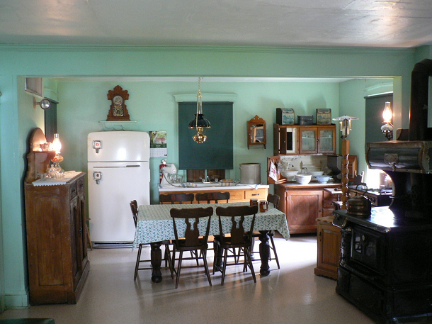 amish kitchen