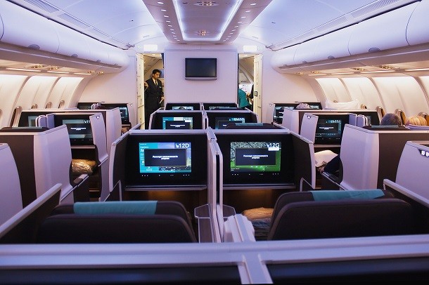 Business_class_cabin_on_Oman_Air_Airbus_A330-300