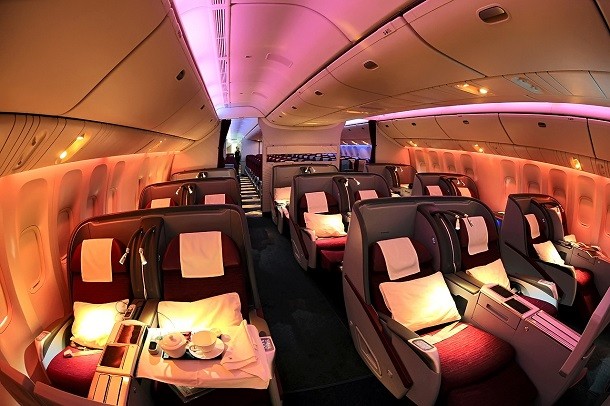 Qatar_Airways_Boeing_777-200LR_Business_Class_cabin