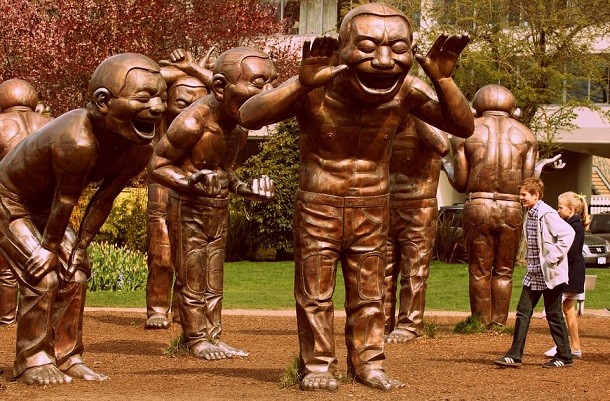 laughing statues