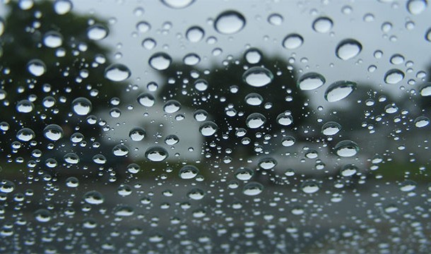 Could wind cause raindrops to break your windshield?