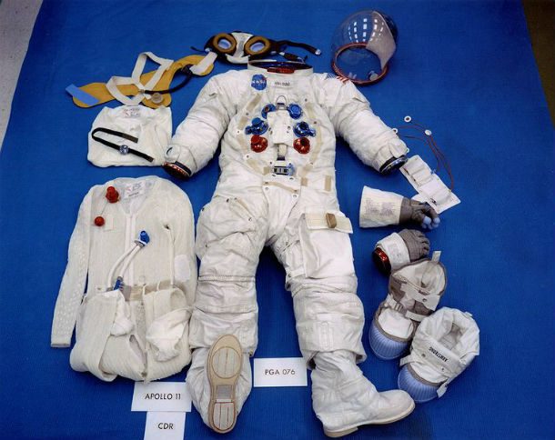 Apollo_11_space_suit