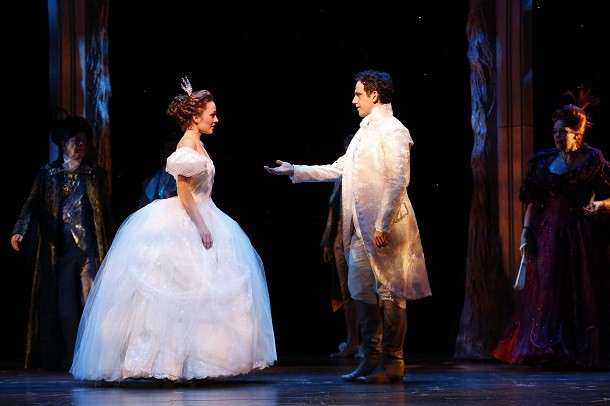 Laura_Osnes_and_Santino_Fontana_performing_Broadway's_Cinderella