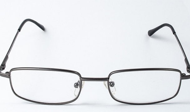 Replacing the tiny screws on your glasses