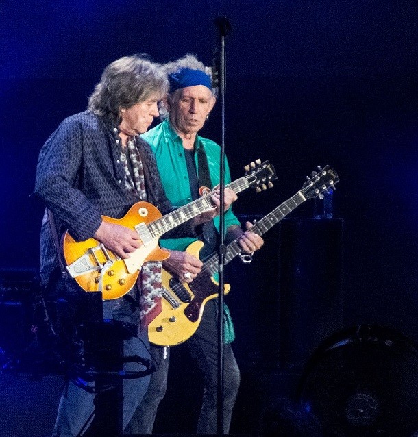 Mick_Taylor_and_Keith_Richards_Rolling_Stones_in_Hyde_Park_(2013)