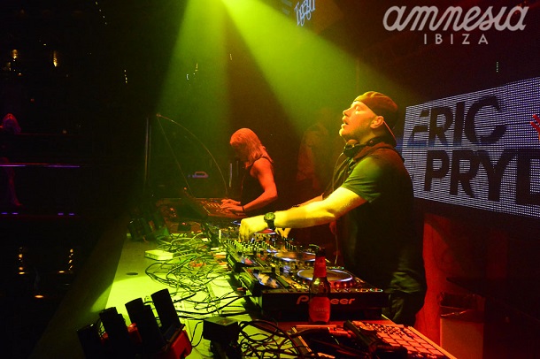 Eric_Prydz_totally_rocking_the_main_room