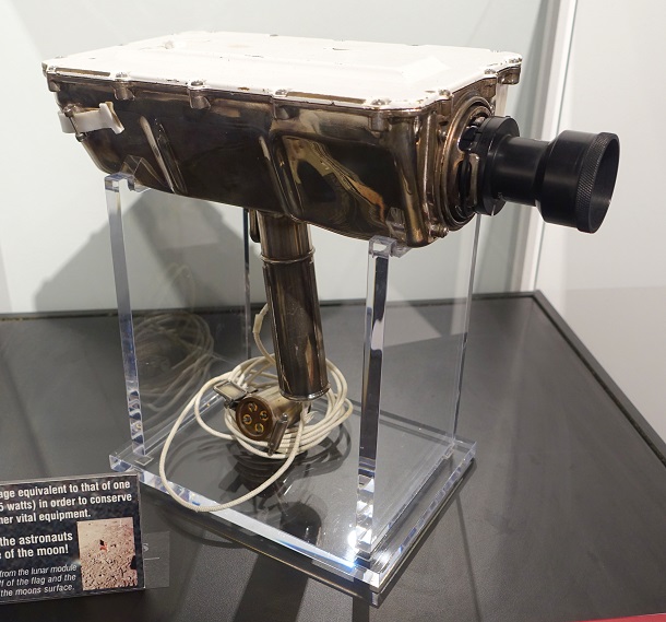 Lunar_Television_Camera_for_Apollo_11_Moon_Landing,_Westinghouse,_identical_to_the_model_used_on_the_moon_-_National_Electronics_Muse