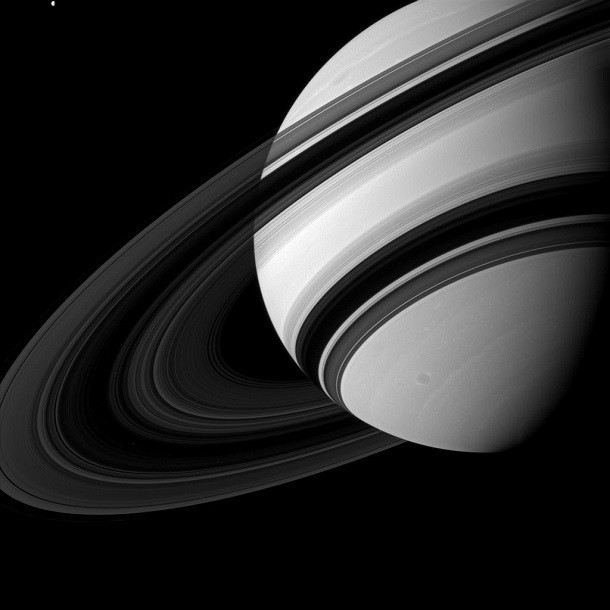 saturn's rings with obvious divisions