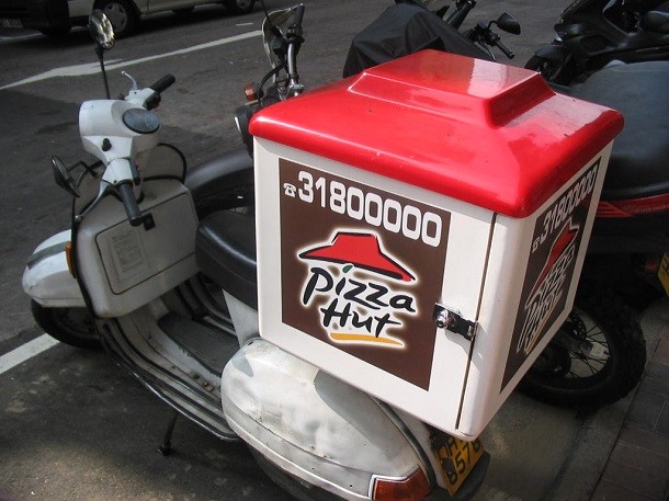Pizza_delivery_moped_HongKong