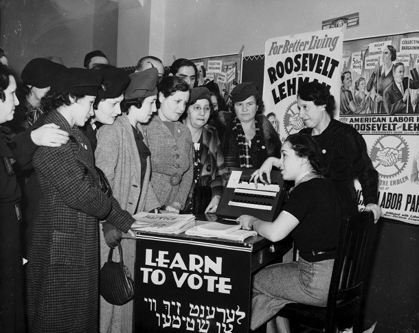 Women_voter_outreach_1935_English_Yiddish