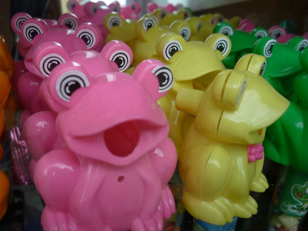 frog-candy-dispensers