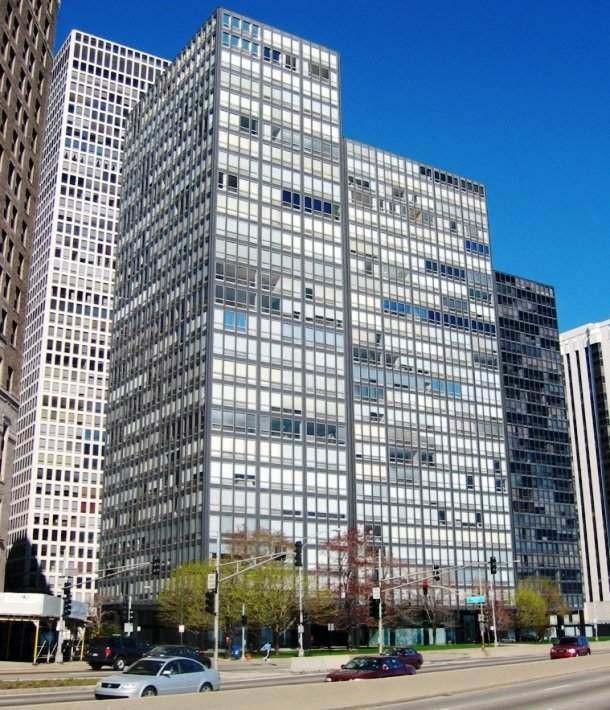 860–880 Lake Shore Drive in Chicago