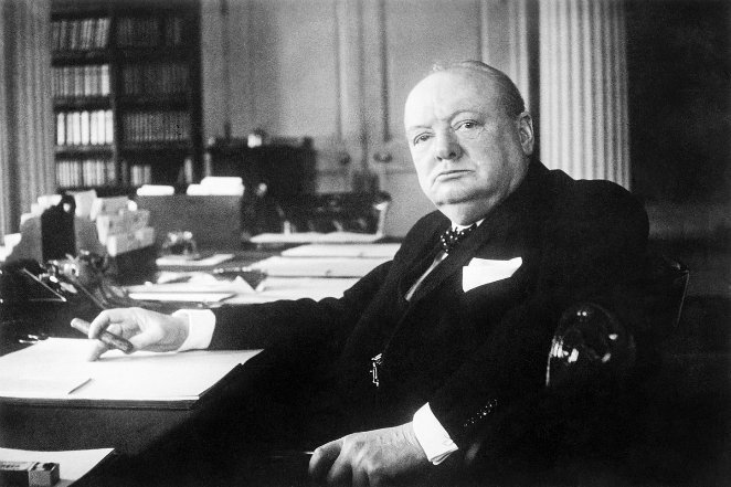 1200px-Winston_Churchill_As_Prime_Minister_1940-1945_MH26392