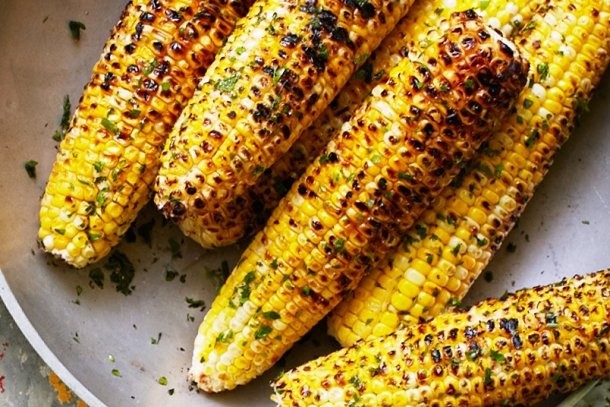 Grilled corn with herb butter
