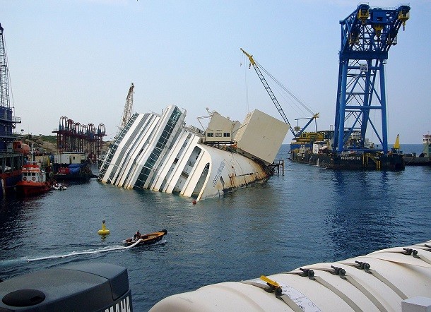 Costa_Concordia_on its side