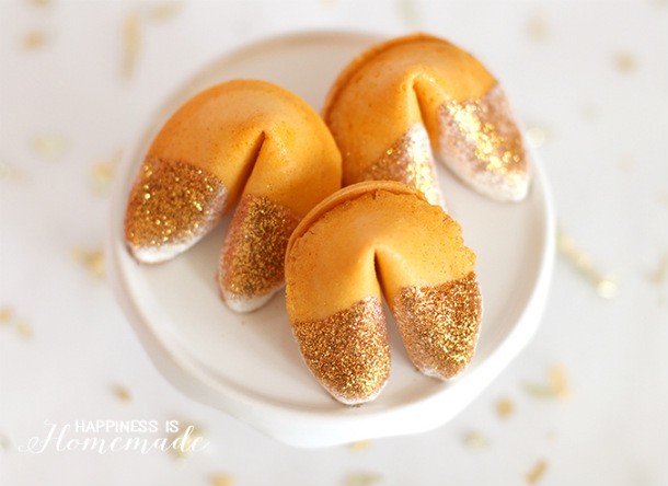 edible-glitter-dipped-fortune-cookie-new-years-eve-party-favors