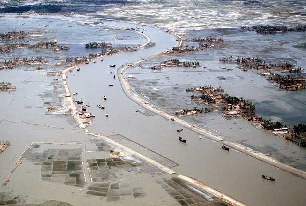Flooding_after_1991_cyclone_in_bangladesh