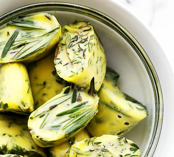 How-to-Freeze-Fresh-Herbs-in-Olive-Oil