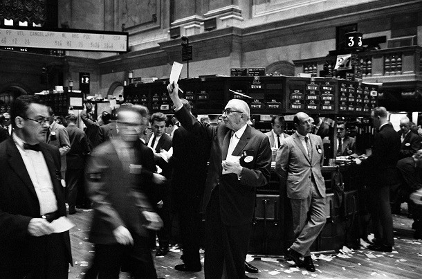 NY_stock_exchange_traders_floor