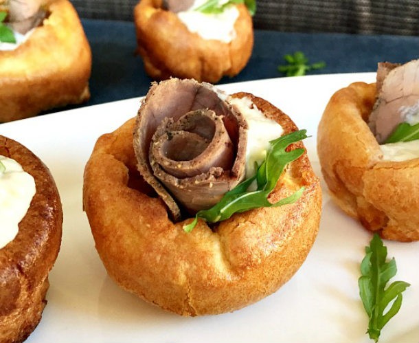 yorkshire-puddings-with-roast-beef-and-horseraddish-sauce