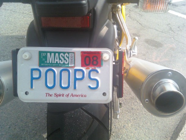 mass-poops-license-plate