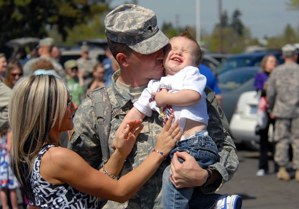 lane_county_area_soldiers_reunite_with_families
