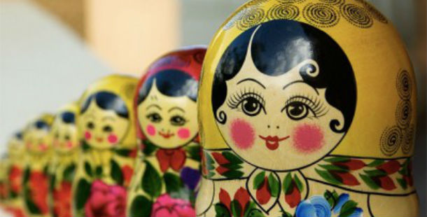 A group of dolls with faces