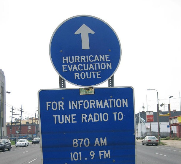 hurricane_route_sign_tulane_avenue_floodlines