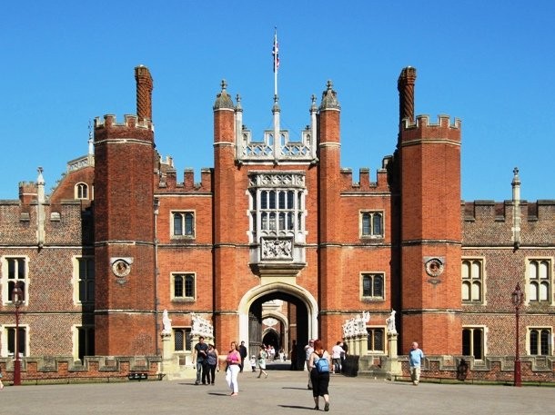 Hampton Court Palace, Richmond Upon Thames, UK