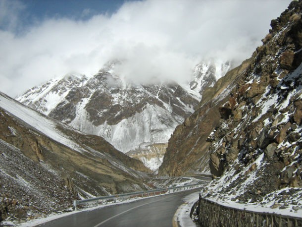 Karakoram_Highway_Khunjerab_Pass