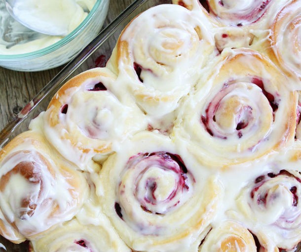 raspberry-sweet-rolls