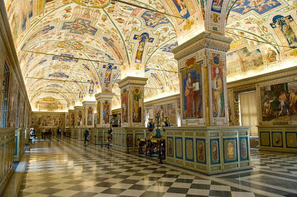 The_Sistine_Hall_of_the_Vatican_Library