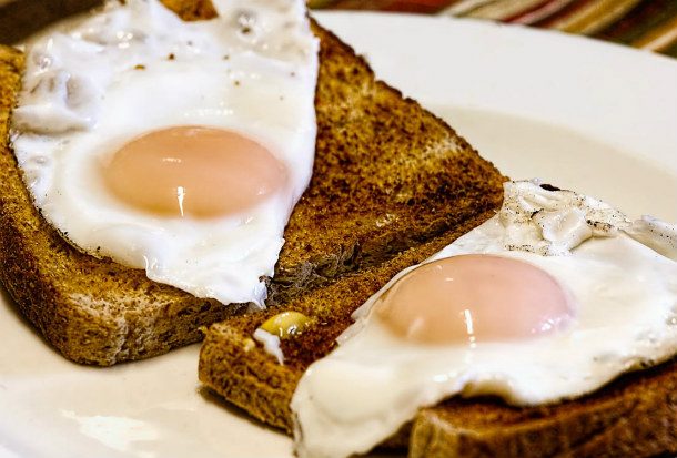 fried-eggs-breakfast-toast-food