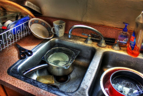 messy-kitchen-sink