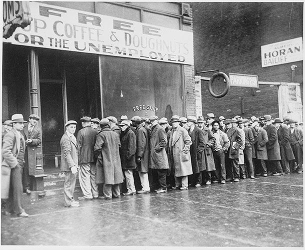 1464px-Unemployed_men_queued_outside_a_depression_soup_kitchen_opened_in_Chicago_by_Al_Capone,_02-1931_-_NARA_-_541927