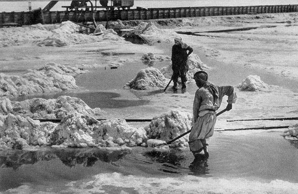 The_Dead_Sea,_potash_recovering,_1938