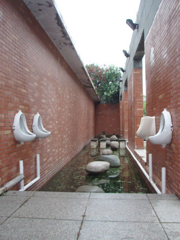 Three Gorges Dam toilet